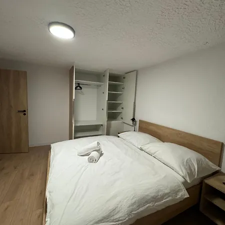 Lesna 6, Apartman *