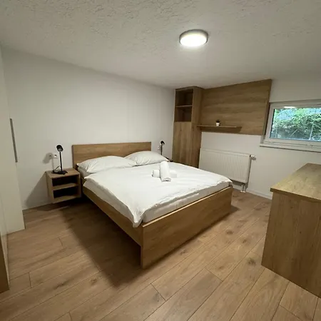 Apartman Lesna 6, *